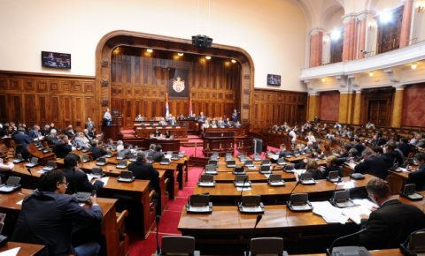 Skupština Srbije: žučna rasprava o (ne) smanjenu PDV -a