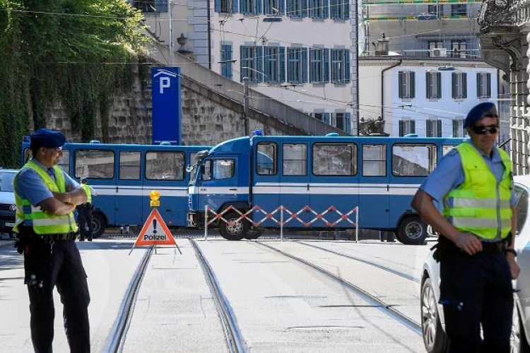Naoružani Švajcarac napao nožem putnike voza