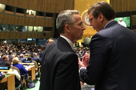 Na marginma Generalne skupštine Aleksandar Vučić sreo sa generalnim sekretarom NATO Jensom Stoltenbergom, sa kojim je razgovarao o situaciji u regionu. Tokom susreta dogovorena je da se sastanu u sedištu NATO.a u Briselu.
