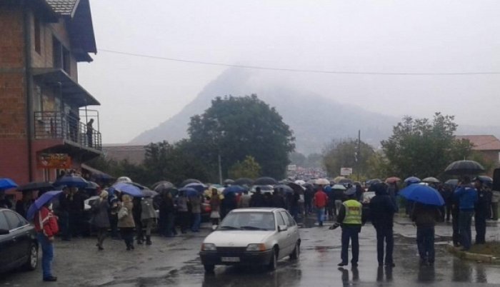 Srbi na Kosovu protestvuju – Skupština počela raspravu o Trepči