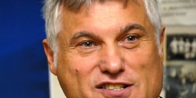 Tezgarenje: RTRS objavila podatke o primanjima poslanika SNS i novinara Politike Miroslava Lazanskog