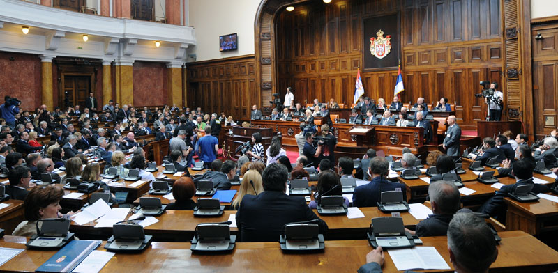 Skupština Srbije u znaku “nebuloznih amandmana vladajuće koalicije”