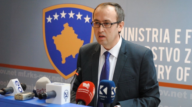 KOSOVO: Opozicija “vezuje” ruke Tačiju u pregovorima sa Vučićem
