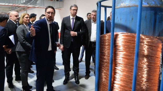 ESEKS JUROP: Radnike čeka plata od 90.000 dinara