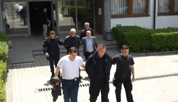 KIM: Snimak hapšenja srpskih policajaca
