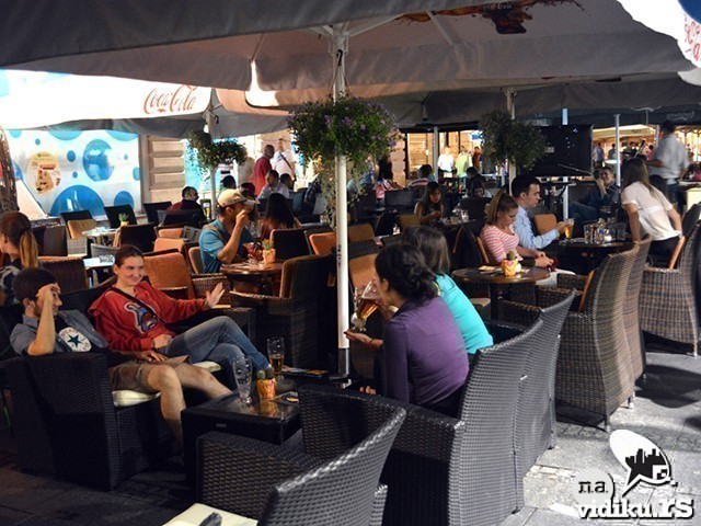 KORONA VIRUS: Pooštrne mere protv rada kafića i restorana!