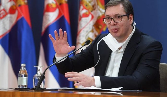 VUČIĆ NA STRANICAMA FIGARA: Srpski predsednik Korona virus koristi da se predstsvi kao spasitelj!