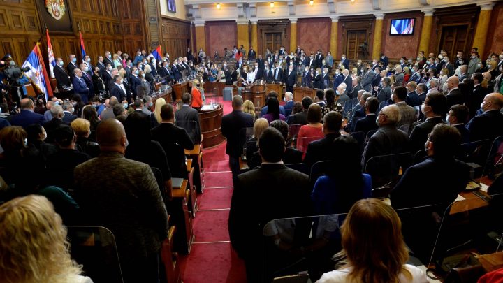 Poslanici izglasali novu Vladu Srbije, premijerka i ministri položili zakletvu