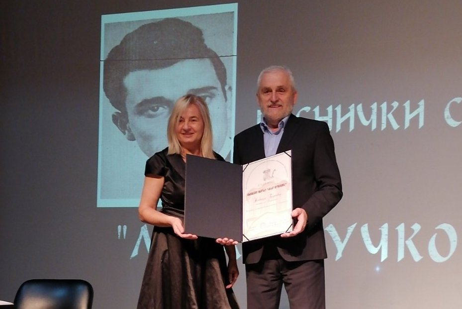 Urednica Rada Komazec uručila nagradu pesniku Novici Đuriću