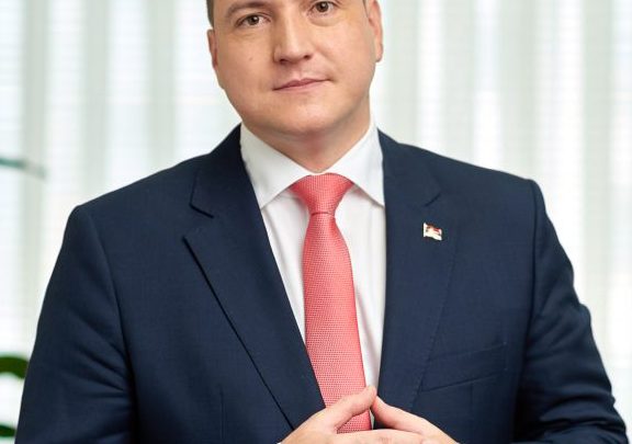 Ружић честитао запосленима у образовању Дан просветних радника Србије
