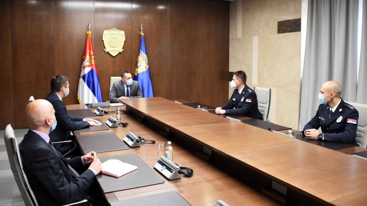 Вулин разговарао са припадницима полиције који ће заменити колеге у мировној операцији УН на Кипру