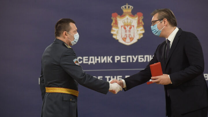 Vučić uručio odlikovanja pripadnicima Ministarstva odbrane i Vojske Srbije