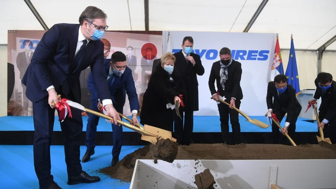 Predsednik Vučić prisustvovao polaganju kamena temeljca za izgradnju fabrike kompanije “Toyo Tire” Predsednik Vučić prisustvovao polaganju kamena temeljca za izgradnju fabrike kompanije “Toyo Tire”