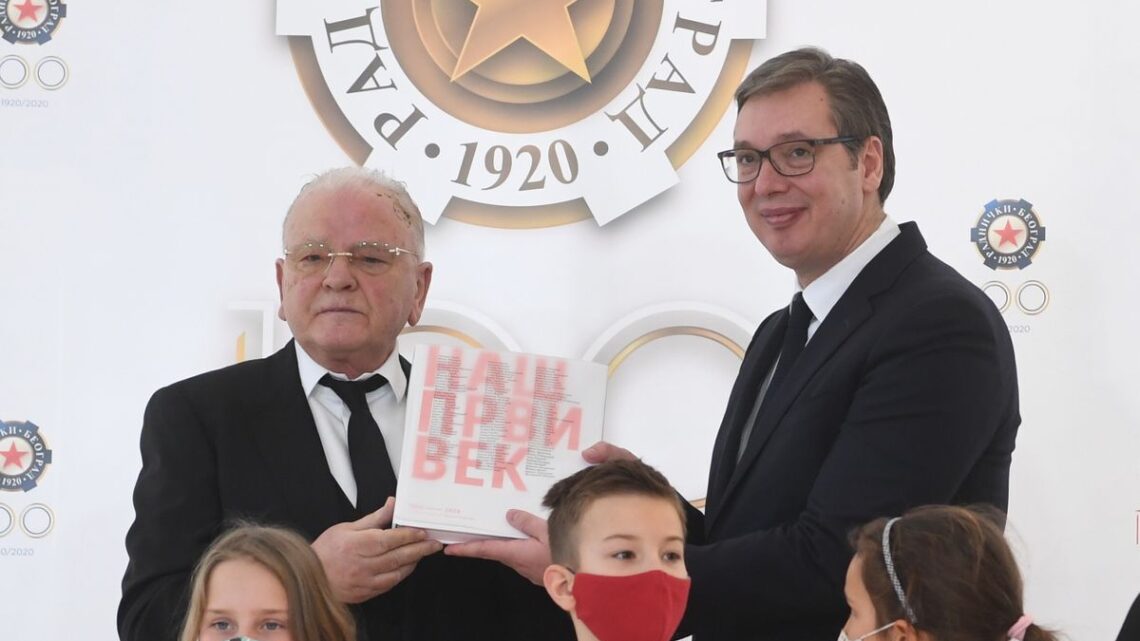 Predsednik Vučić prisustvovao svečanoj dodeli plakete za životno delo Dušanu Dudi Ivkoviću