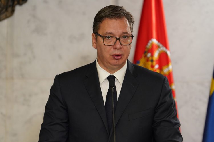 Vučić: U maju i novembru po 30 evra punoletnima, penzionerima još 50 evra