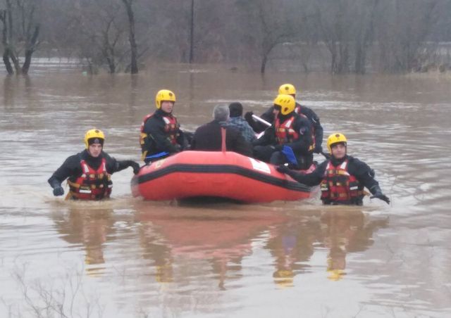 Evakuisano 67 osoba iz poplavljenih područja
