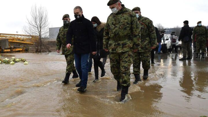 Vojska pomaže stanovništvu u poplavljenim područjima
