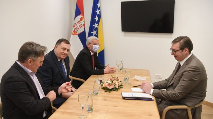 Predsednik Vučić uručio donaciju vakcina predsedavajućem i članovima Predsedništva Bosne i Hercegovine
