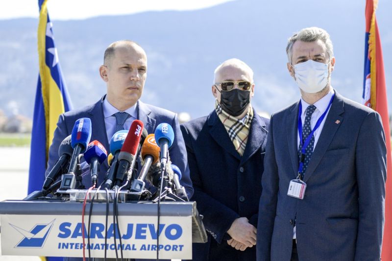 Lončar uručio donaciju Srbije od 10.000 vakcina Kantonu Sarajevo