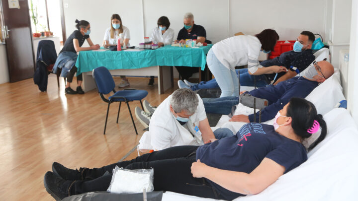Запослени у Пошти радо се одазвали позиву за добровољно давање крви