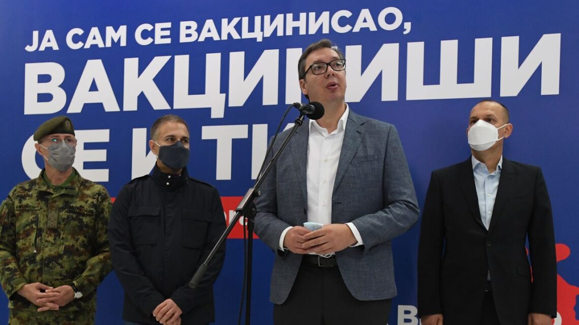 Predsednik Vučić obišao punkt za vakcinaciju pripadnika garnizona Beograd Predsednik Vučić obišao punkt za vakcinaciju pripadnika garnizona Beograd