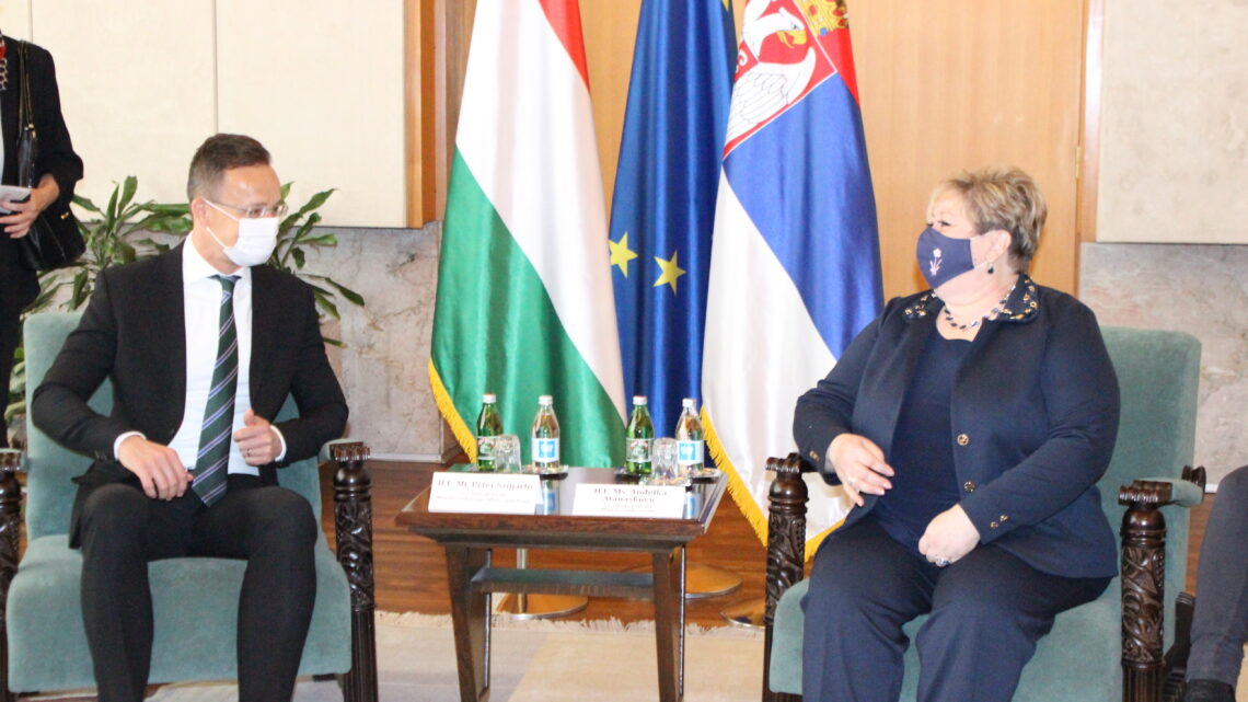 Србија и Мађарска потписале два меморандума