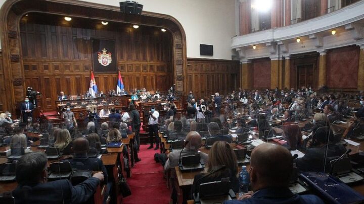 Скупштина Србије прихватила предлог за промену Устава Србије