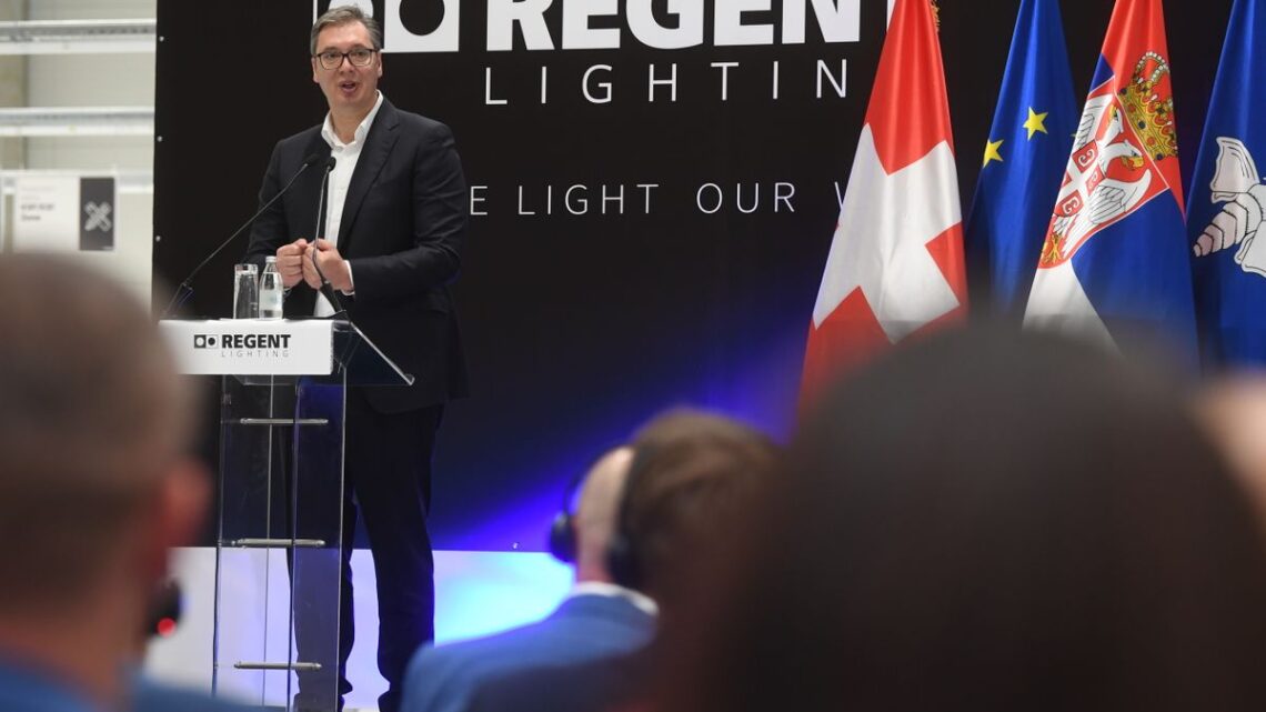 Vučić prisustvovao otvaranju fabrike „Regent Lighting”