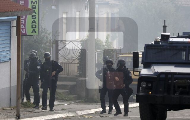 Upucan Srbin u Zvečanu, situacija u centru Severne Mitrovice se smiruje