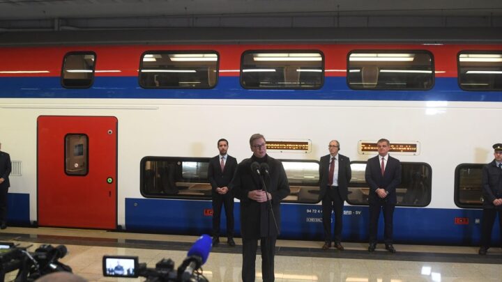 Vučić prisustvovao primopredaji novog voza za velike brzine “Stadler kiss”