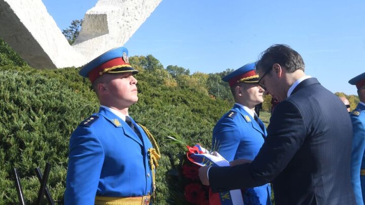 Vučić prisustvovao molebanu u Šumaricama