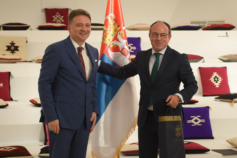 Vlada Srbije i korporacija Orakl potpisali Memorandum o razumevanju