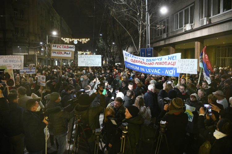 Učesnici protesta: Ako budu potpisali zakone, blokiraćemo autoputeve i Srbiju