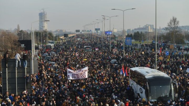 Protesti širom Srbije zbog Rio Tinta i spornih zakona