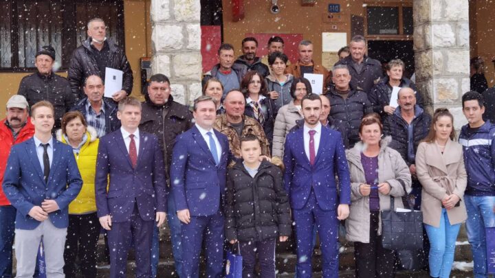 Uručena pomoć za 35 srpskih domaćinstava u Bosanskom Petrovcu