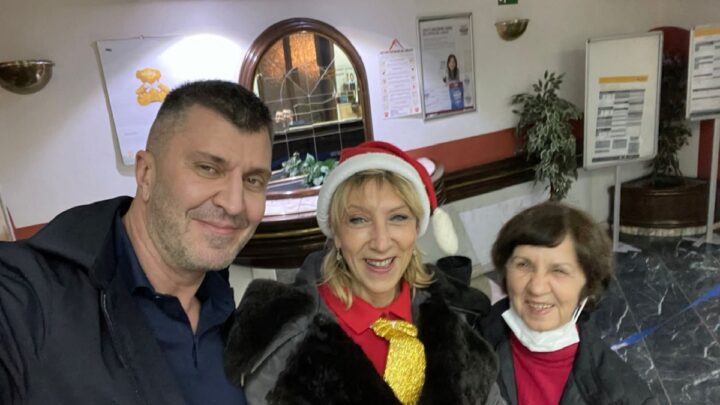 У дежурним поштама почело пријављивање за ваучере за одмор у Србији