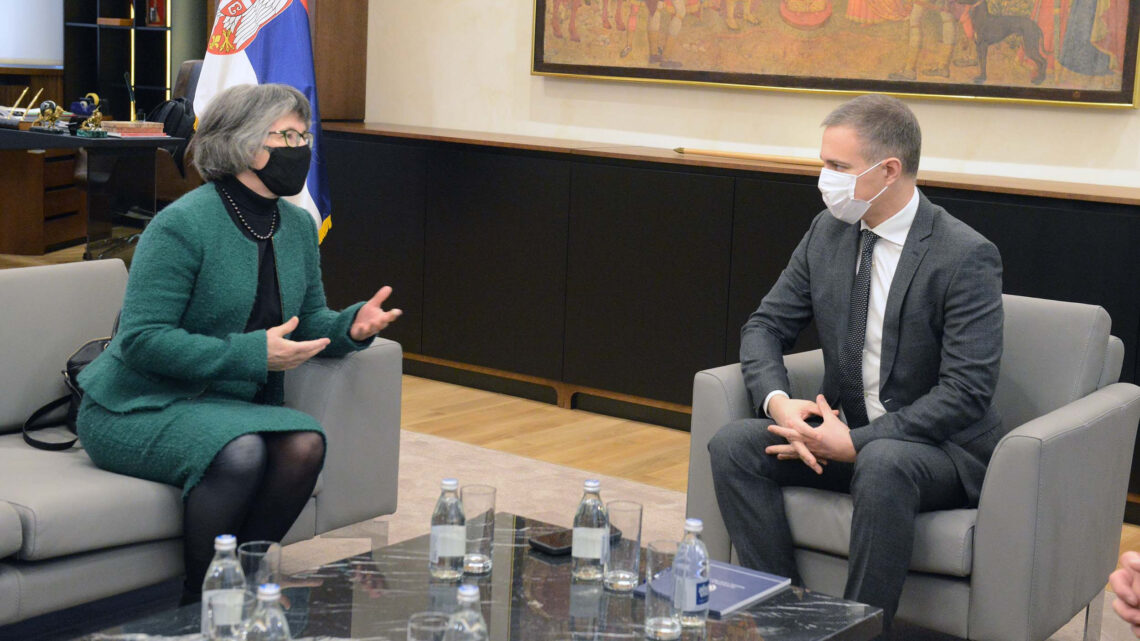 Ministar Stefanović razgovarao sa ambasadorkom Makleod