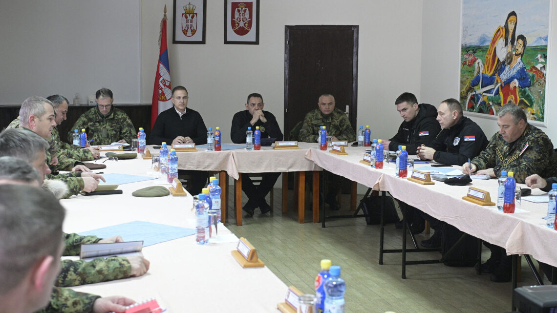 Ministri Stefanović i Vulin i general Mojsilović razgovarali o stanju u Kopnenoj zoni bezbednosti