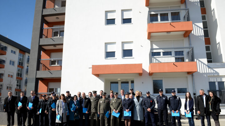 Уручени кључеви станова за снаге безбедности у Сремској Митровици