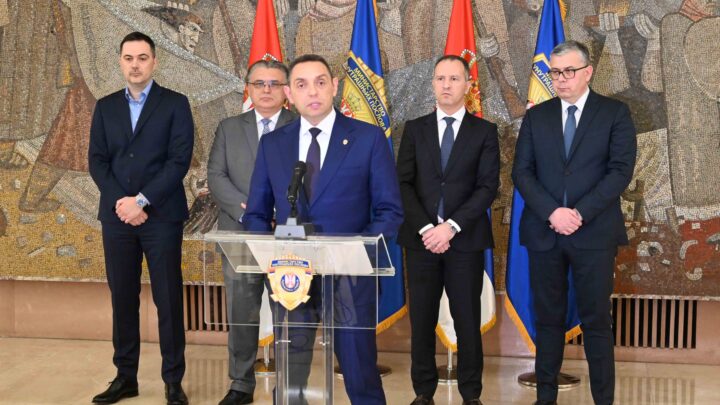 Вулин: Нећемо дозволити да групе, организоване од стране појединих политичких партија и помогнуте од служби из окружења, угрозе одвијање избора у Србији