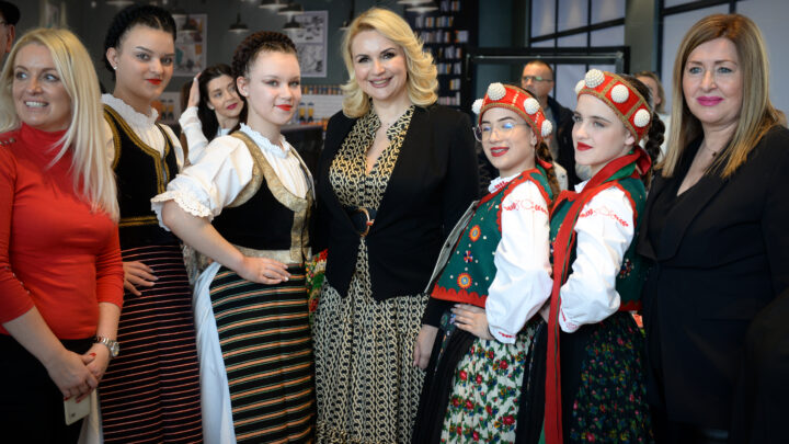 Дарија Кисић отворила манифестацију  „Ко се лепо носи, тај се и поноси“