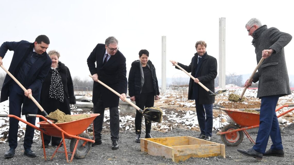 Vučić prisustvovao polaganju kamena temeljca za izgradnju fabrike „Bizerba“