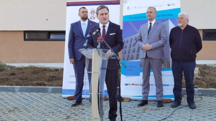 Селаковић уручио кључеве 20 станова у Прокупљу