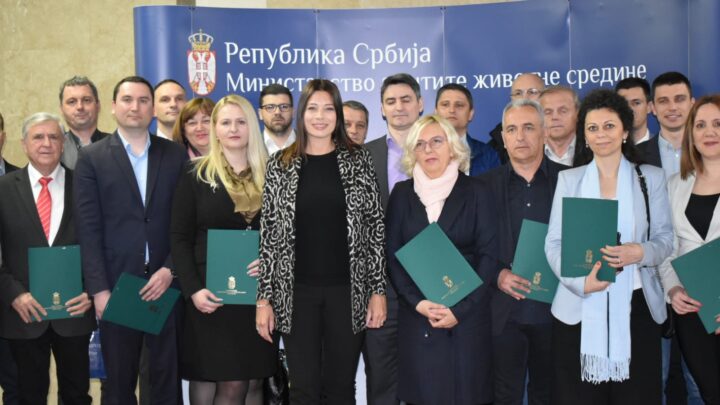 Вујовић потписала уговоре за пројекте пошумљавања широм Србије
