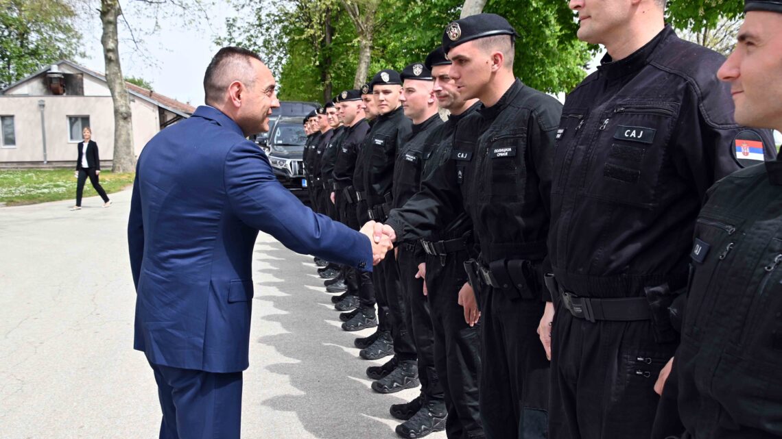 Вулин на Васкрс са припадницима САЈ Вулин на Васкрс са припадницима САЈ