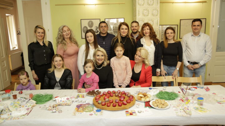 Кисић на ускршњој радионици Удружења жена „Сента“