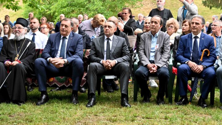 Вулин на манифестацији „Крушедолска звона 2022“