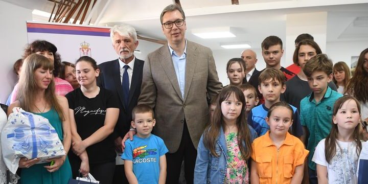 Vučić obišao Centar za azil u Vranju