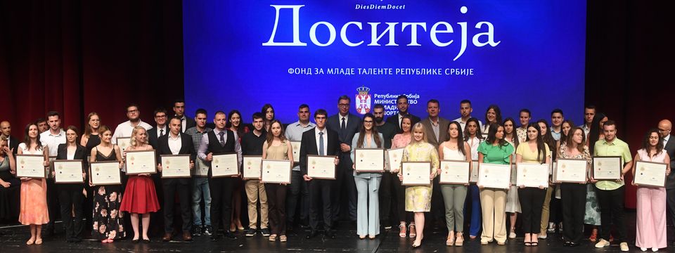 Predsednik Vučić prisustvovao svečanoj dodeli stipendija “Dositeja”