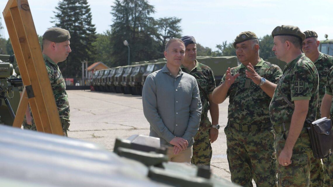 Stefanović obišao artiljerijske jedinice u Kraljevu opremljene modernizovanim sredstvima